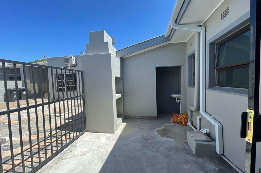 Commercial Property for Sale in De Kuilen Western Cape